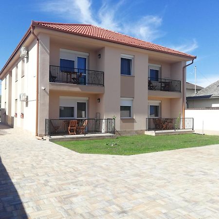 Imola Es Andrea Apartmanhaz 3 Hajdúszoboszló Екстериор снимка