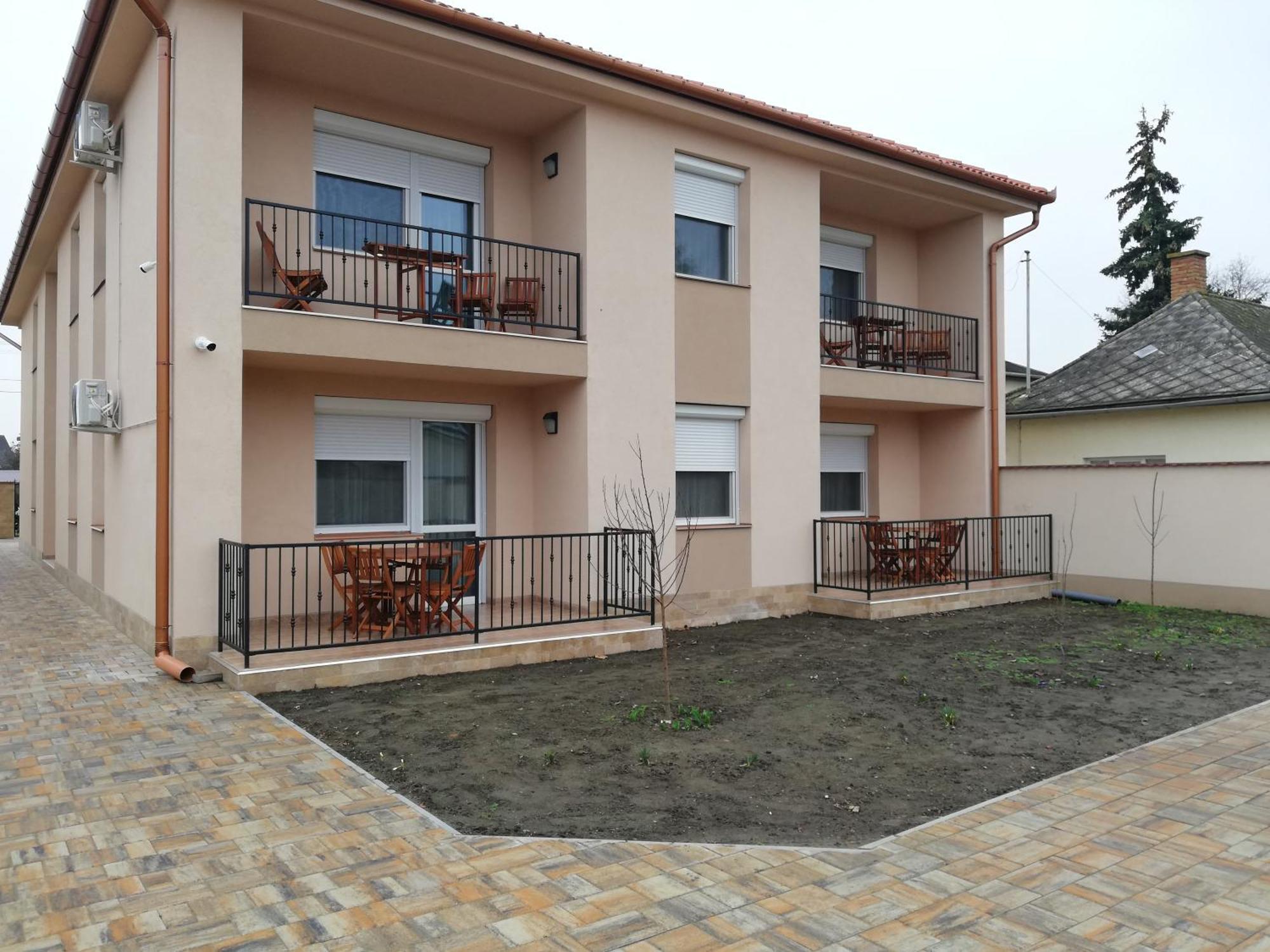 Imola Es Andrea Apartmanhaz 3 Hajdúszoboszló Екстериор снимка